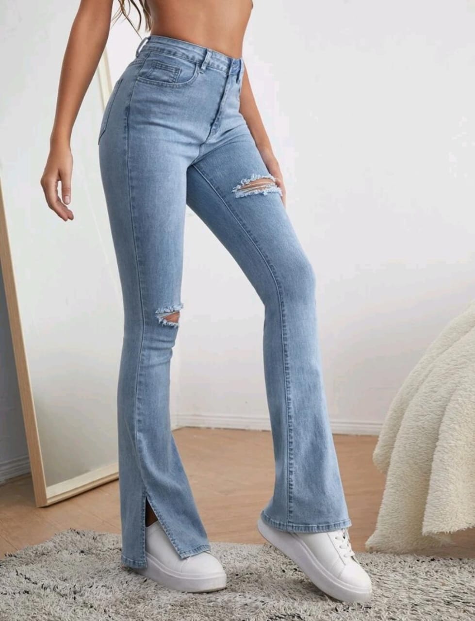 Imagen de JEANS ROTOS DE PIERNA AMPLIA 