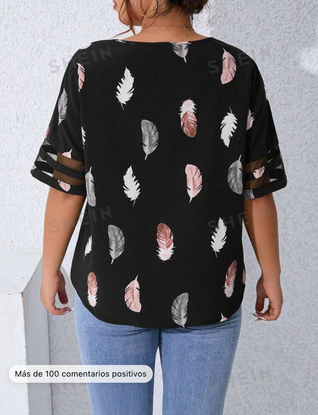 Imagen de BLUSA CON ESTAMPADO DE PLUMA 