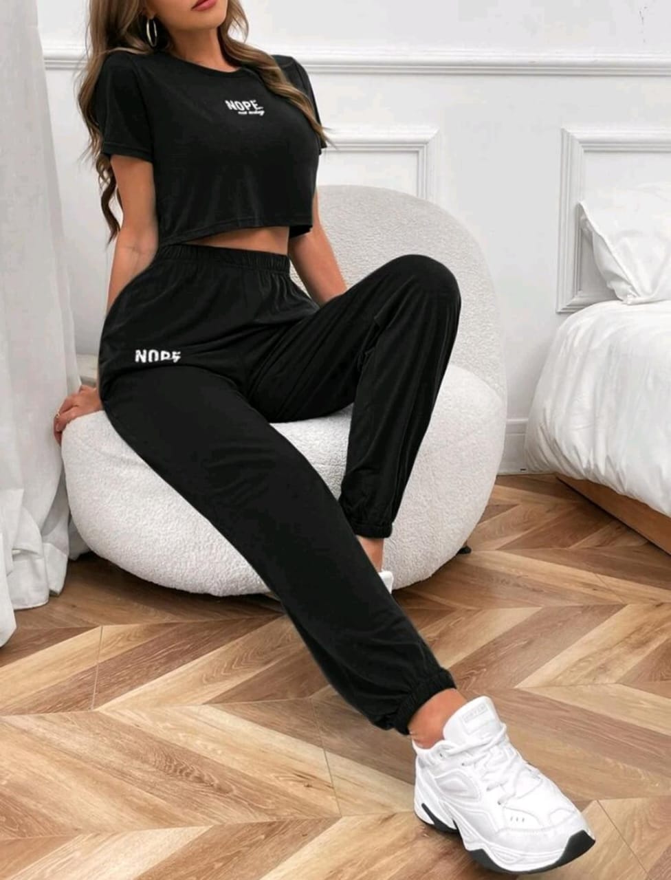 Imagen de PANTALON DEPORTIVO CON CAMISETA 