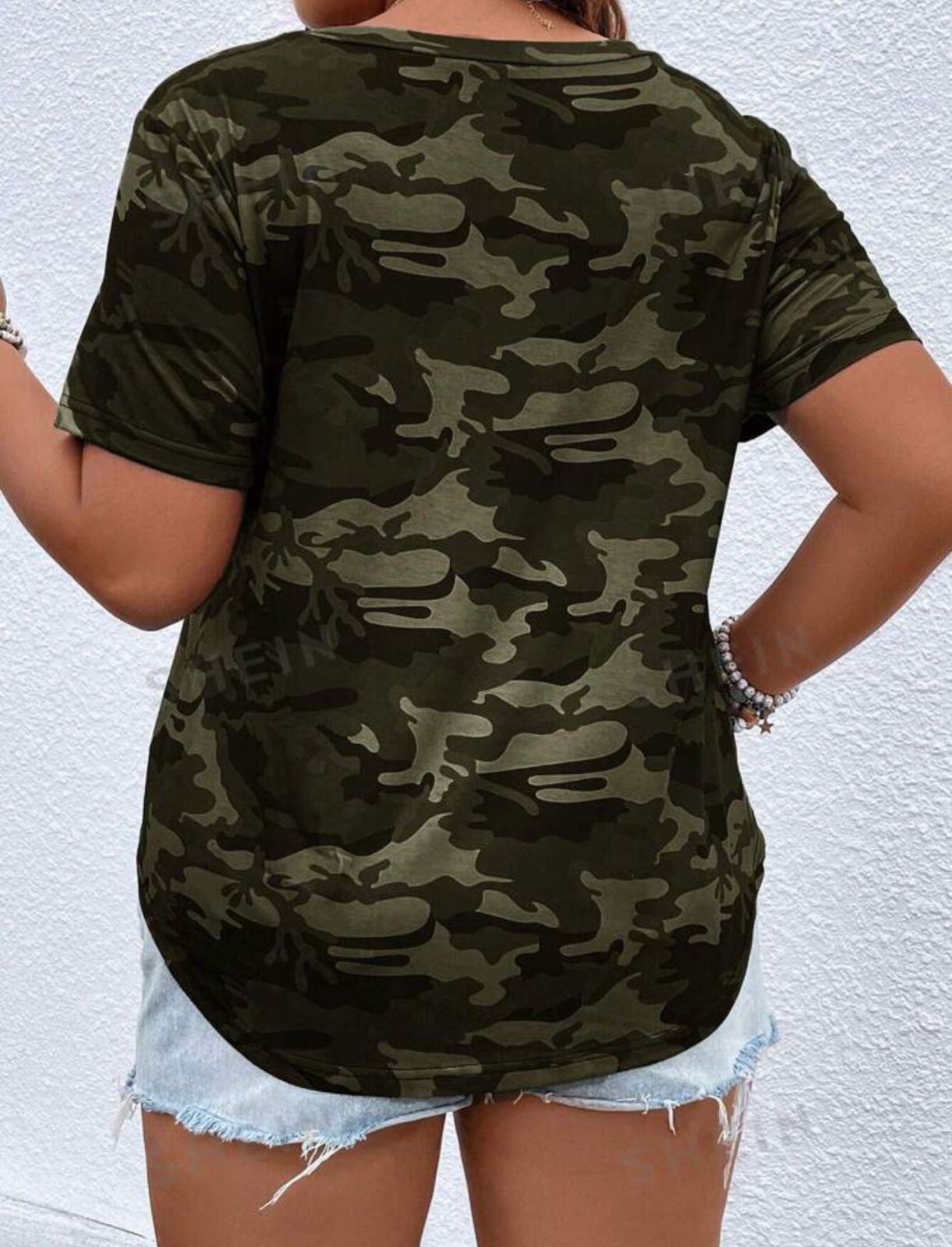 Imagen de CAMISETA CON ESTAMPADO DE CAMUFLAJE 