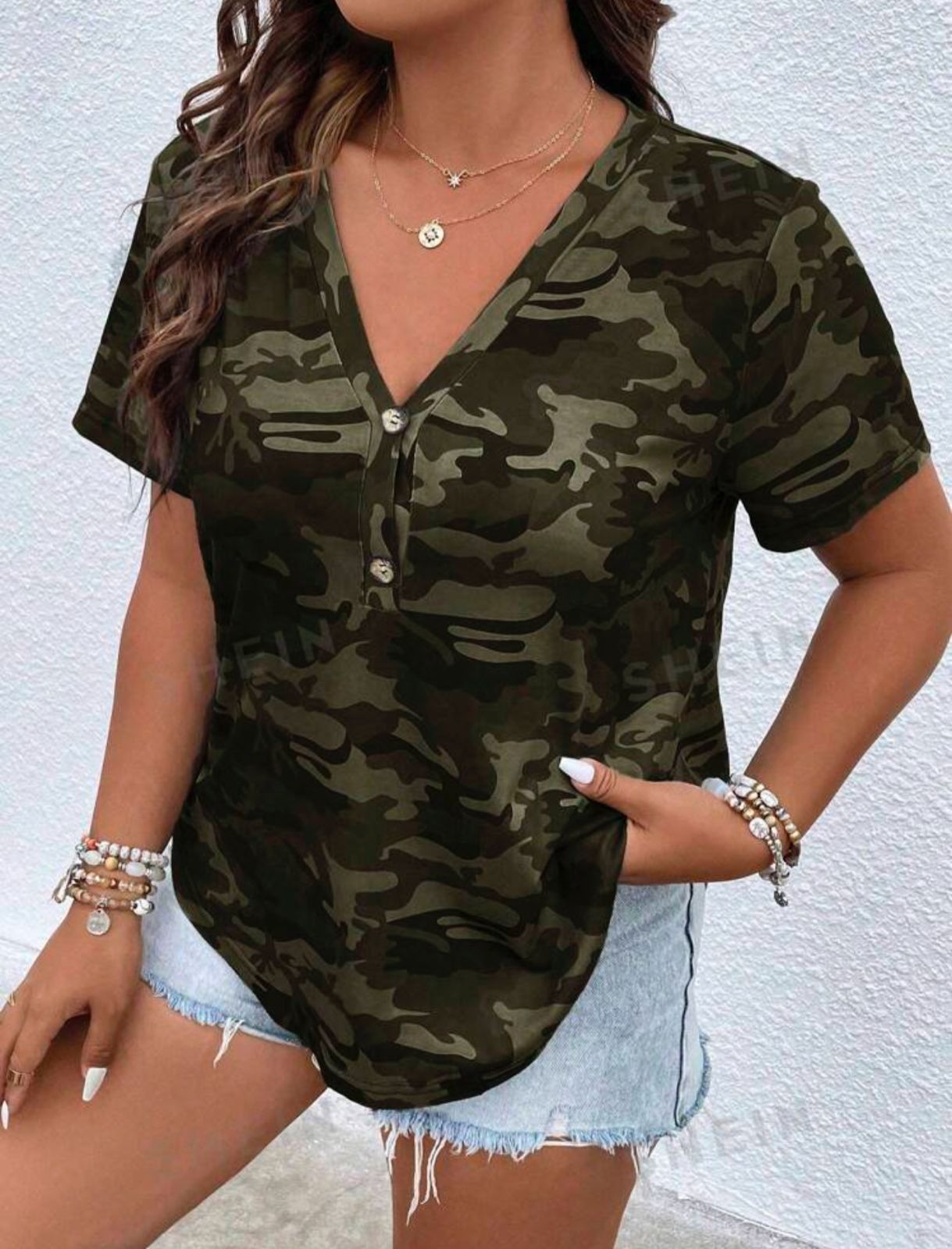 Imagen de CAMISETA CON ESTAMPADO DE CAMUFLAJE 