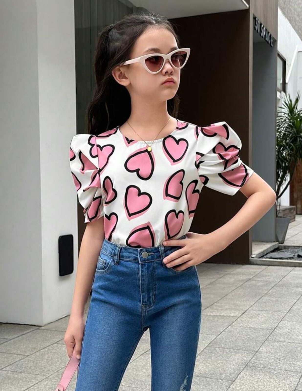 Imagen de BLUSA CON ESTAMPADO DE CORAZONES 