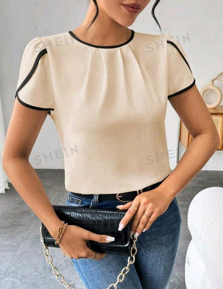 Imagen de BLUSA CASUAL CON BORDES DECORATIVOS 